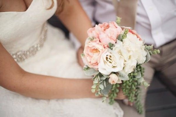 Quels sont les accessoires indispensables pour accompagner une robe de mariée ?