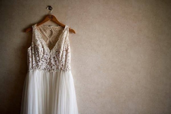 Les Meilleurs Conseils pour Entretenir votre robe de Mariée après le Grand Jour